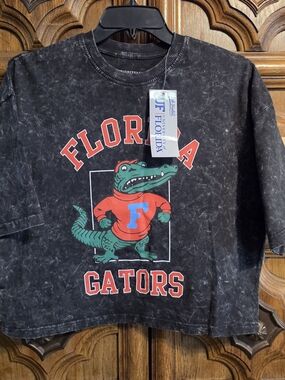 Florida Gators Women's Black Mineral Wash Graphic Crop Top